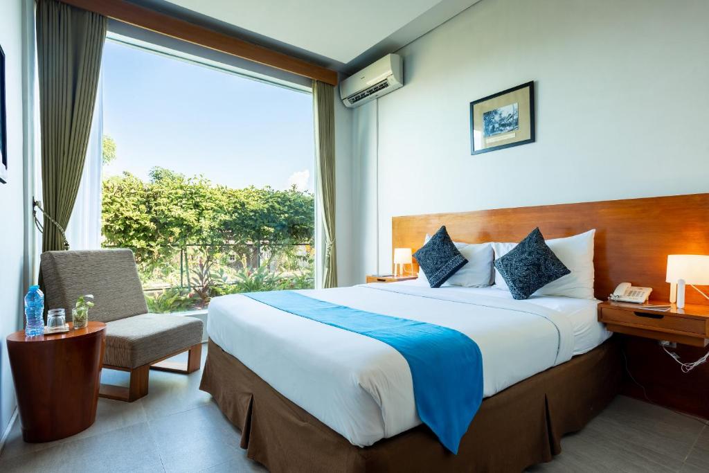 Un pat sau paturi într-o cameră la Hotel Blambangan