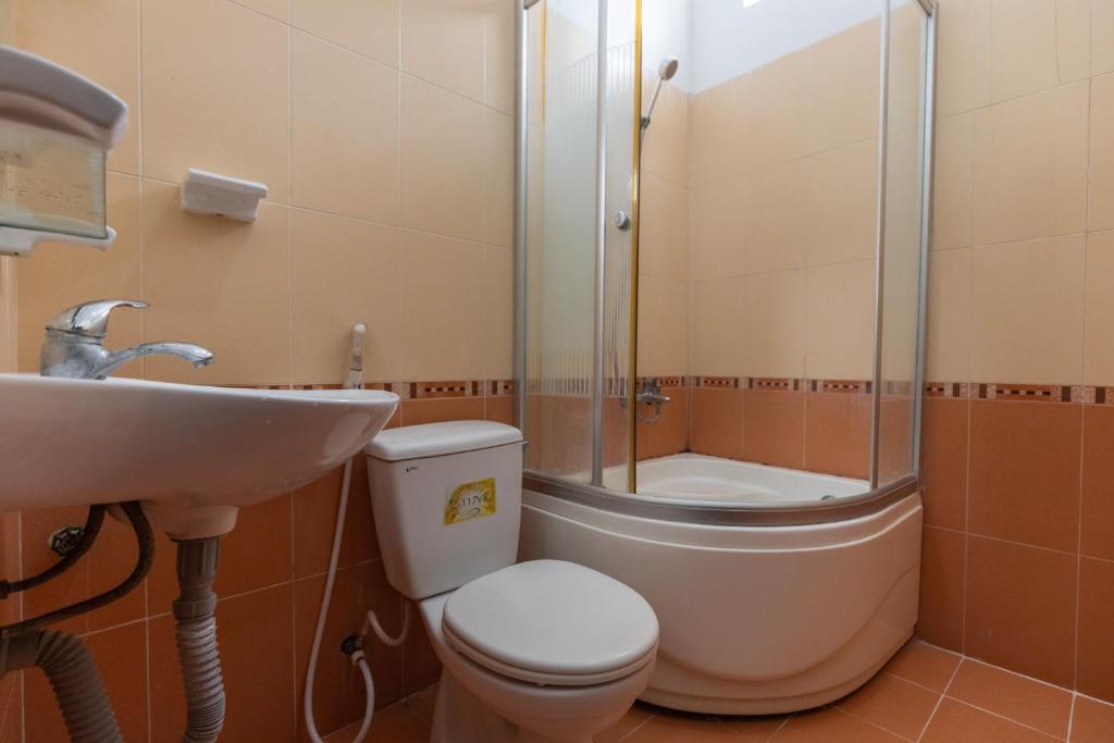 Koupelna v ubytování Lien Thuy Hotel