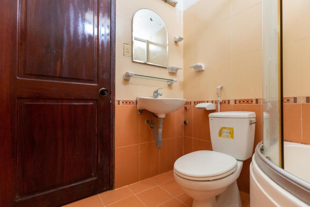 Koupelna v ubytování Lien Thuy Hotel
