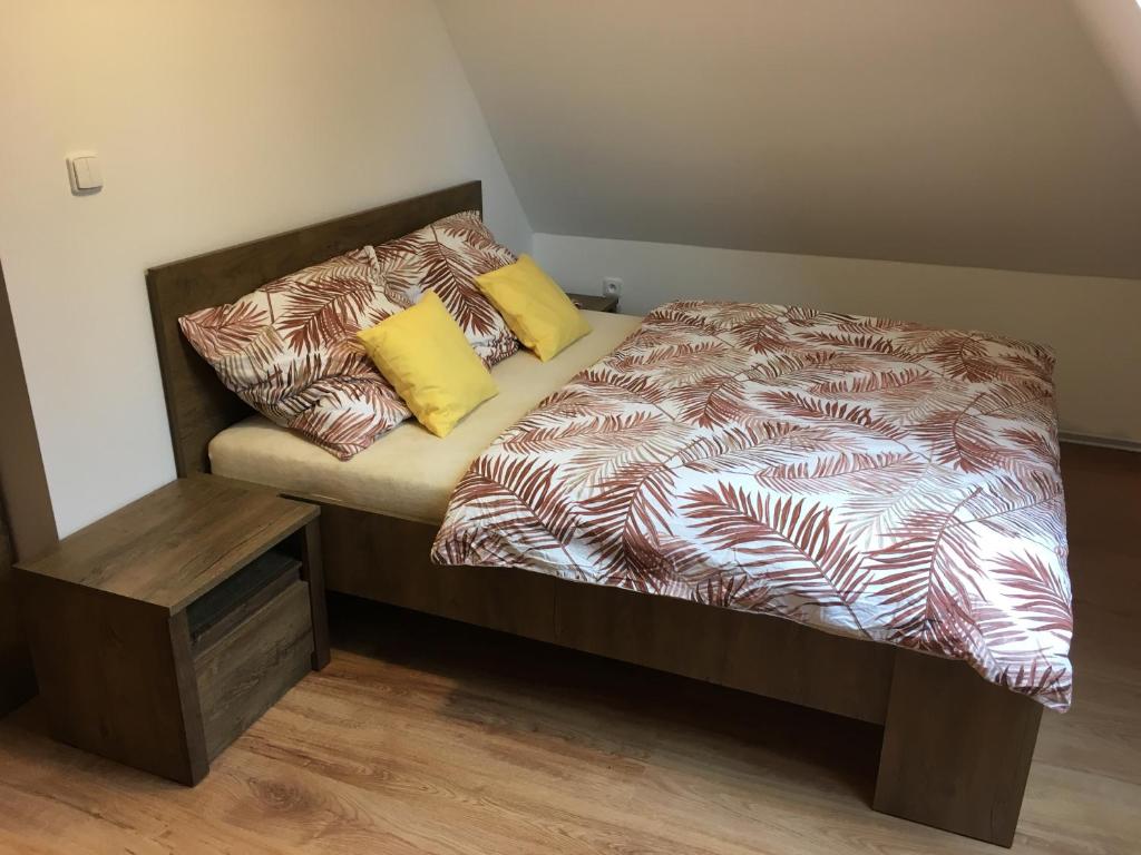 Postel nebo postele na pokoji v ubytování Apartmány Rychtaříkovi