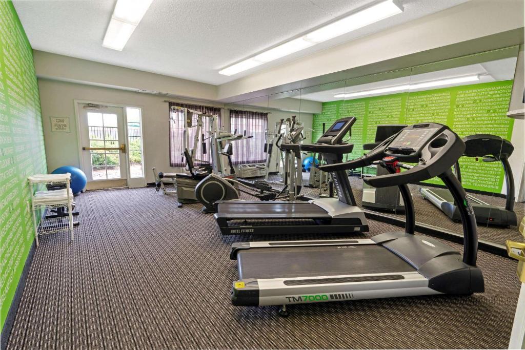 La Quinta Inn & Suites by Wyndham Phoenix Scottsdale photo