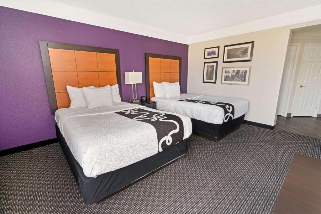 La Quinta Inn & Suites by Wyndham Phoenix Scottsdale photo