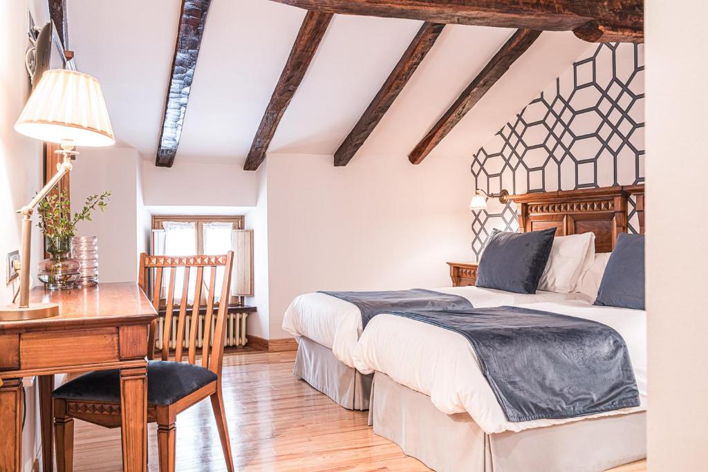 Postel nebo postele na pokoji v ubytování Hotel Venta de Ulzama