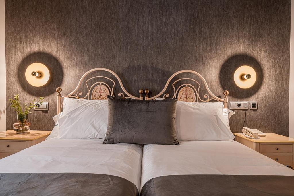 Postel nebo postele na pokoji v ubytování Hotel Venta de Ulzama