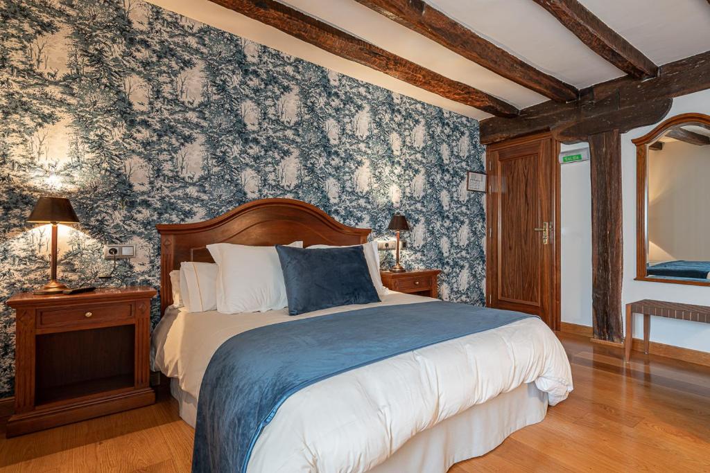 Postel nebo postele na pokoji v ubytování Hotel Venta de Ulzama
