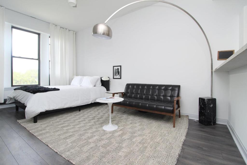 Trendy HP Studio with Fast Transit to UChicago & DT by Zencity
