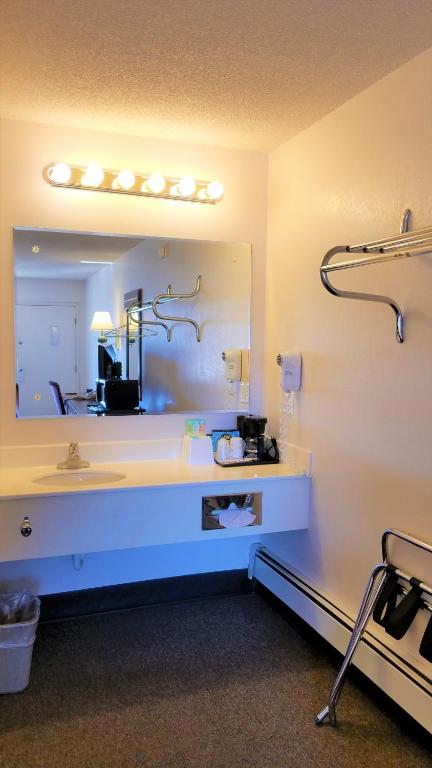 Motel 8 Laramie - Комната Короля - не курящий