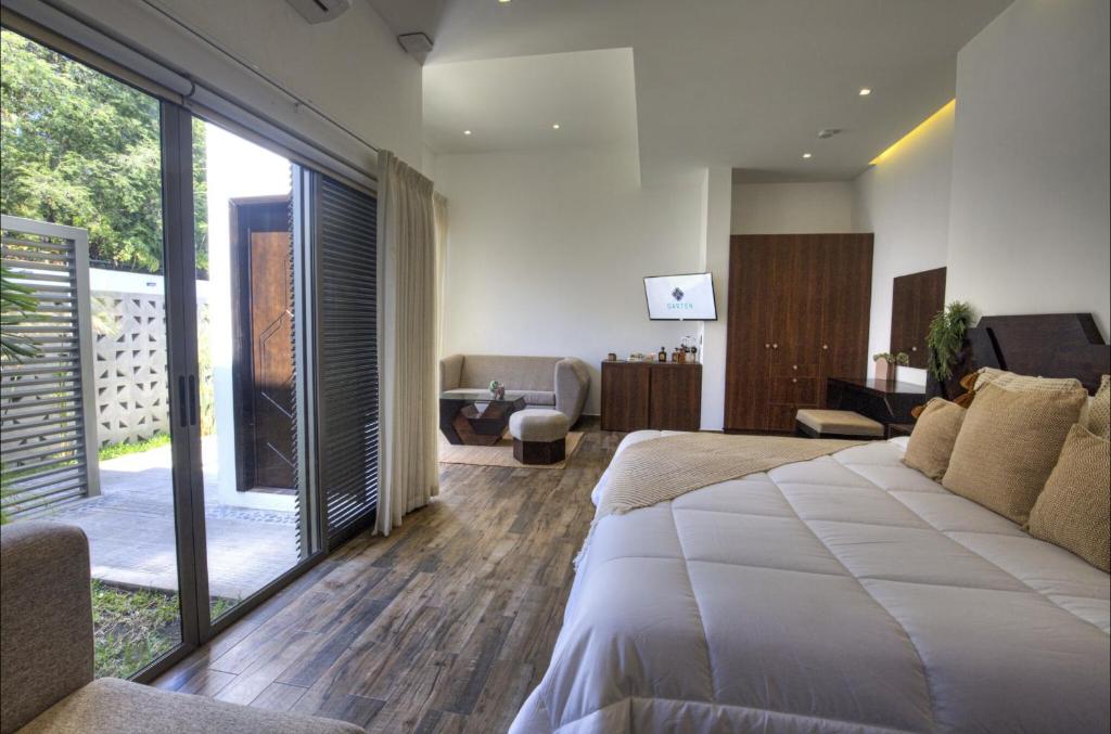 Garten Hotel - Deluxe King Suite