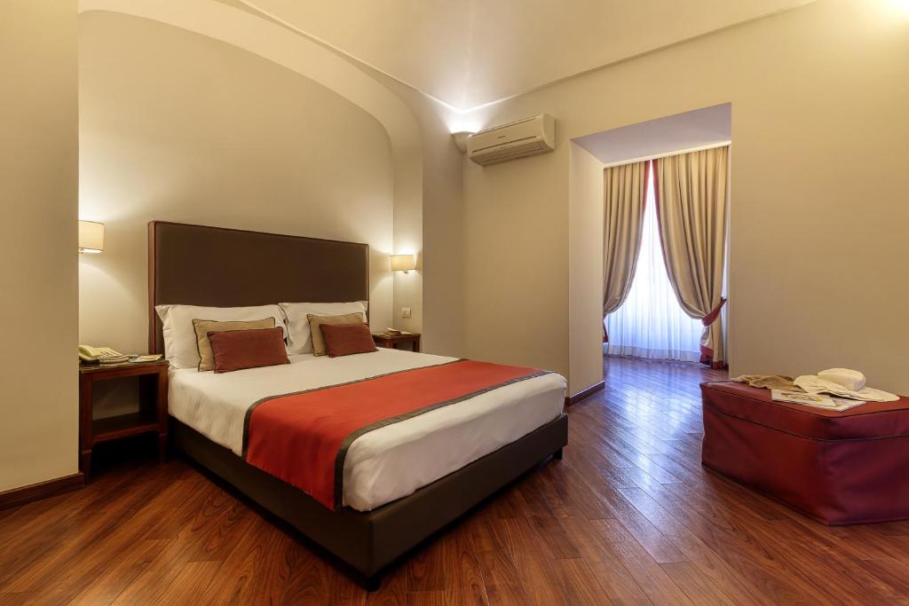 Postel nebo postele na pokoji v ubytování Decumani Hotel De Charme