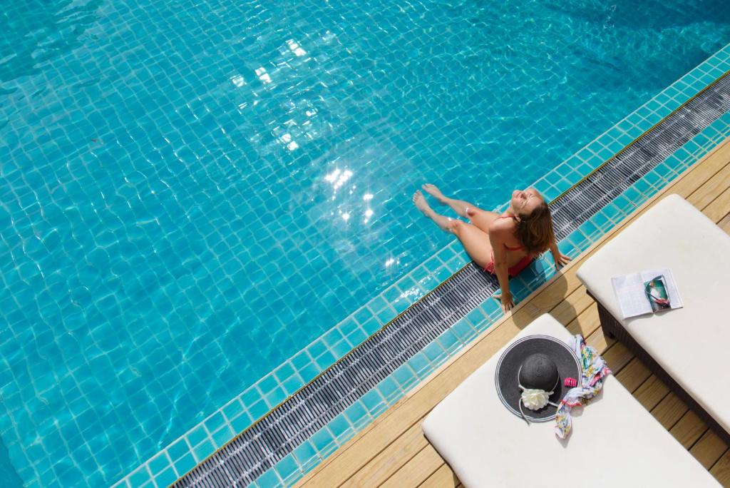 Bazén v ubytování Eriyadu Island Resort nebo v jeho okolí