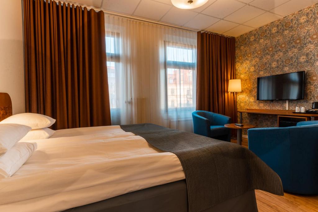 TV a/nebo společenská místnost v ubytování Hotel Lorensberg