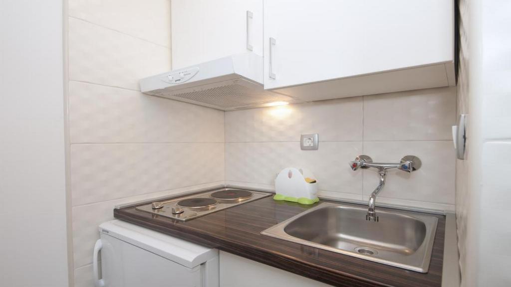 Kuchyň nebo kuchyňský kout v ubytování Apartments Angela