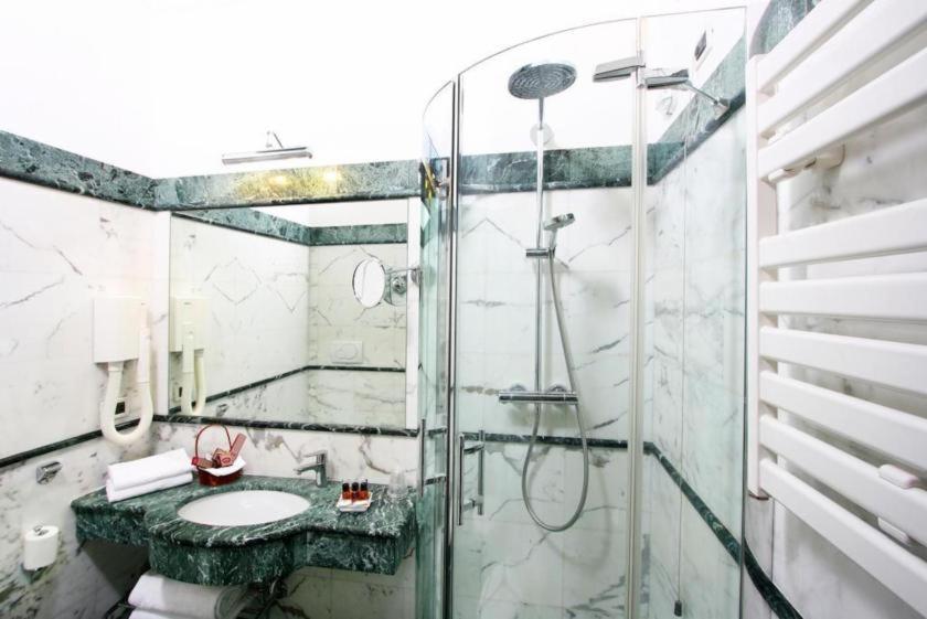 Koupelna v ubytování Hotel Arcangelo