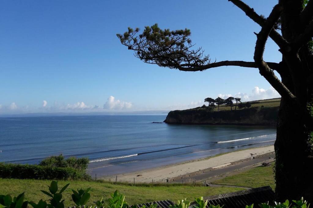 Pantai di atau di dekat apartemen