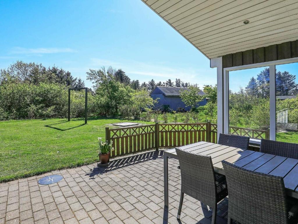 Zahrada ubytování 7 person holiday home in Hjørring-By Traum