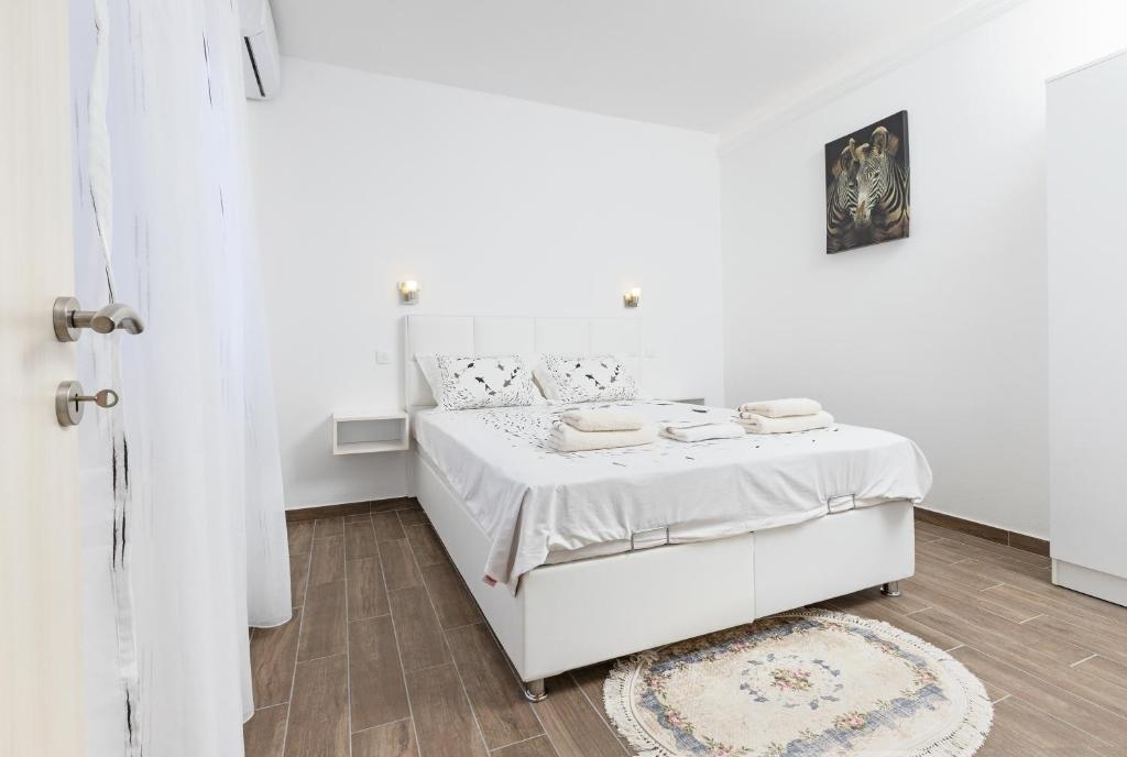 Voodi või voodid majutusasutuse Apartments Natasa toas