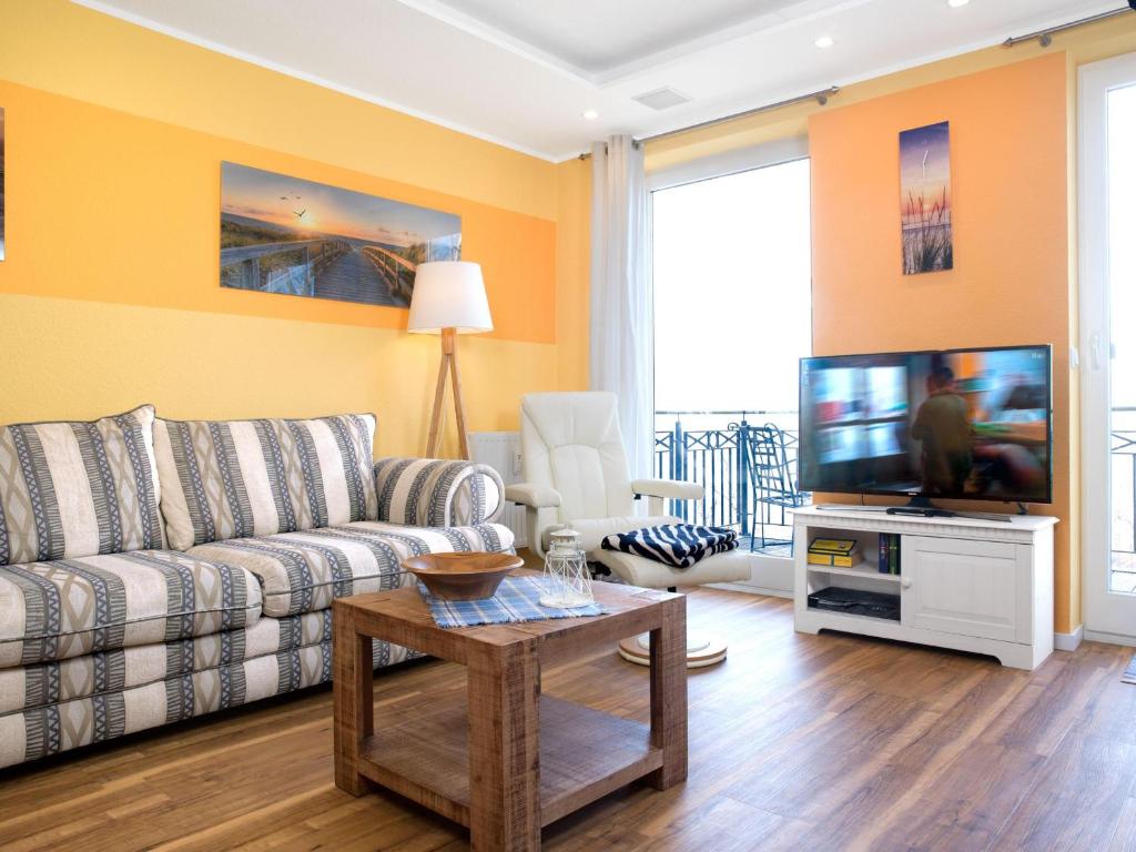 a living room with a couch and a tv at App Seaside in Insel Poel