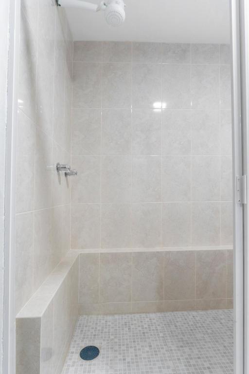 Koupelna v ubytování Grand View Suites