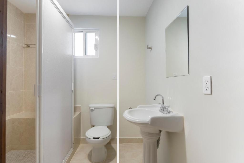Koupelna v ubytování Grand View Suites