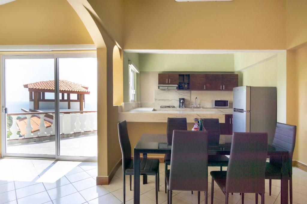 Kuchyň nebo kuchyňský kout v ubytování Grand View Suites