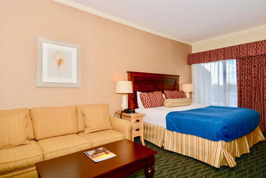 a hotel room with a bed and a couch at Avenue Inn & Spa in Rehoboth Beach