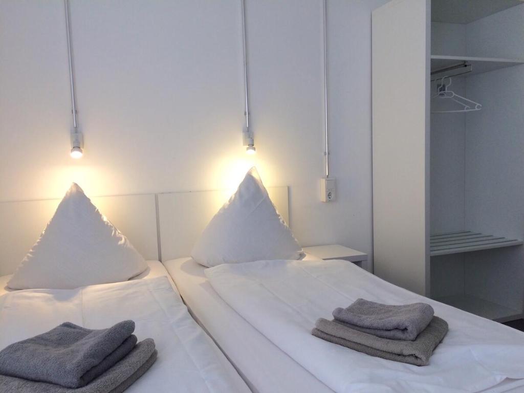 Postel nebo postele na pokoji v ubytování BNB near Brandenburg Gate - Rooms & Apartments