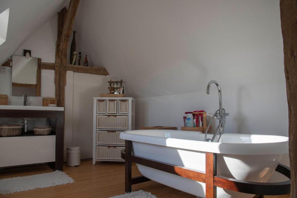 BELLILOIRE, Chambre à la campagne - Habitación Doble Con Vistas Al Jardín