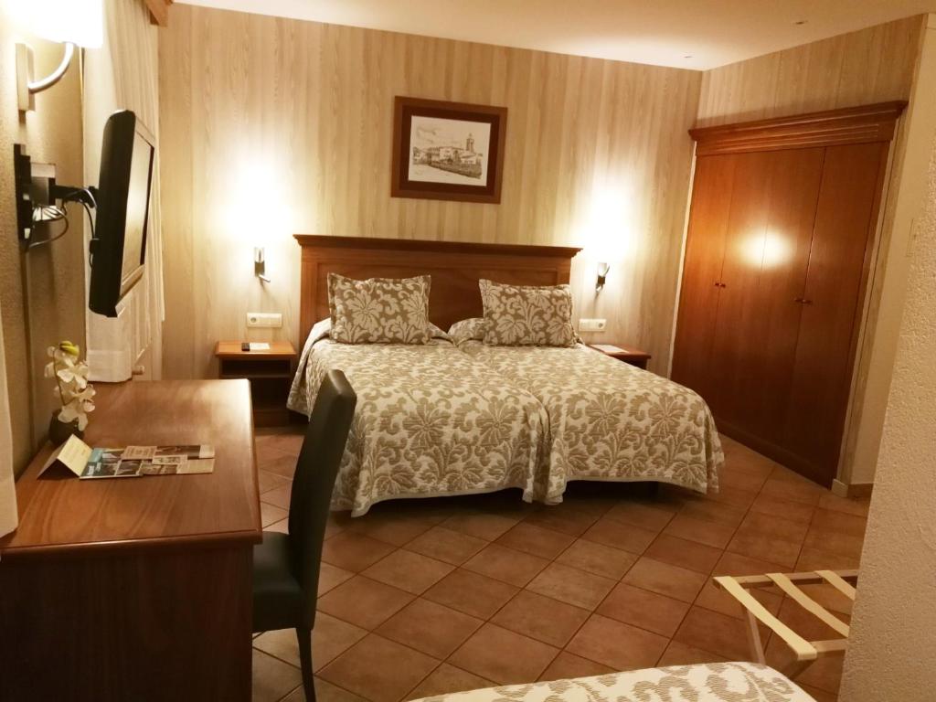 Hotel-Restaurante La Quadra - Quadruple Room