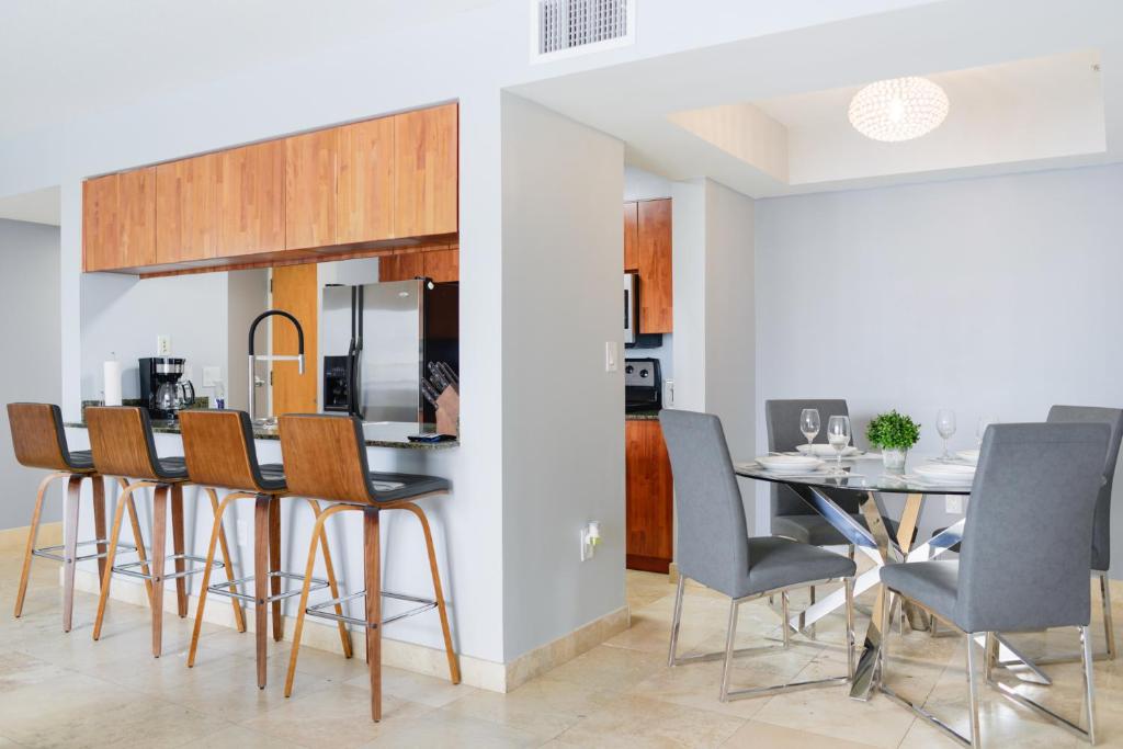 **Picturesque Apartment in Brickell With Pool**Club 3223