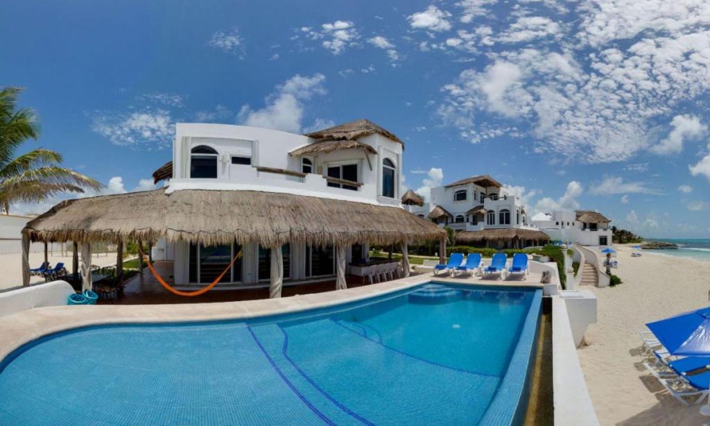 Beach Front Villa with Infinity Pool