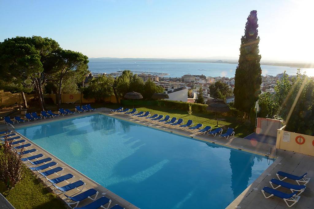 Bazén v ubytování Hotel Grecs nebo v jeho okolí