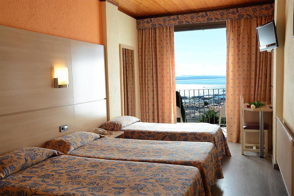 Postel nebo postele na pokoji v ubytování Hotel Grecs
