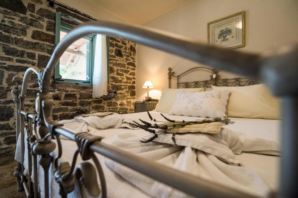 Postel nebo postele na pokoji v ubytování Palaeopoli Villas