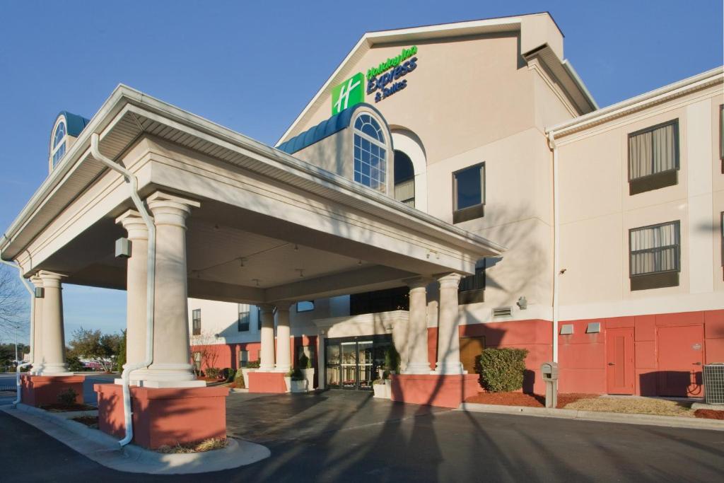 a rendering of a hotel front of a building at Holiday Inn Express Hotel & Suites Laurinburg, an IHG Hotel in Laurinburg