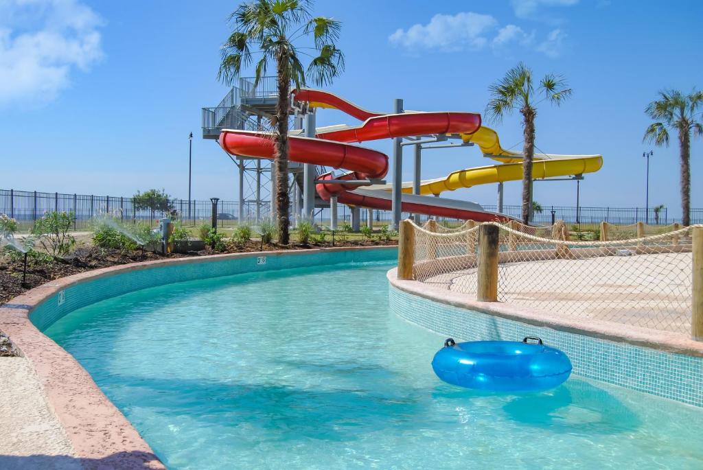 a water slide in a pool at a resort at Centennial Plaza Resort Gulfport in Gulfport