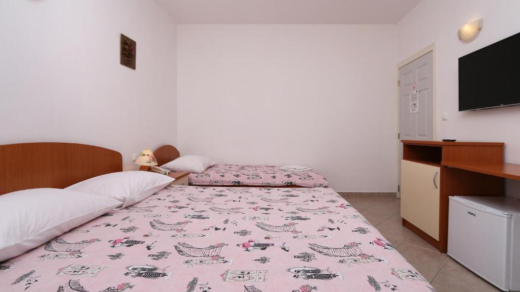 Pansion Komfor Moča - Twin Room With Mountain View