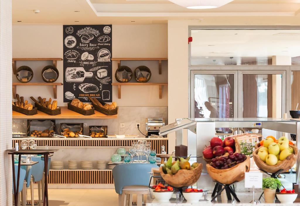 a kitchen with baskets of fruit on a counter at Hotel Lava Beach in Puerto del Carmen