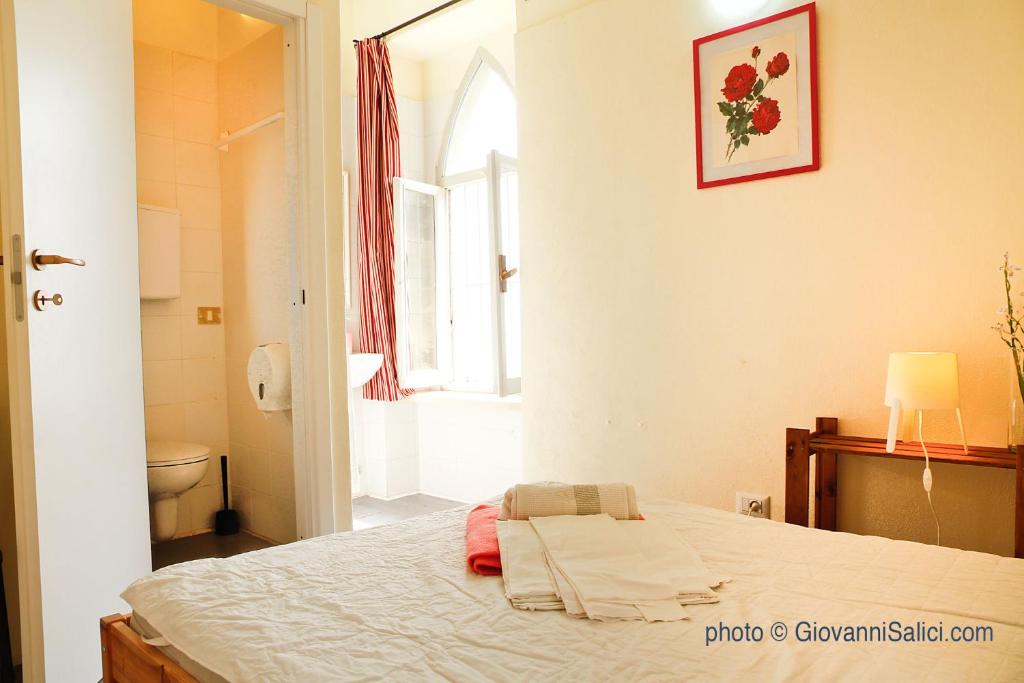 Postel nebo postele na pokoji v ubytování SANTANGELA Hostel & Rooms