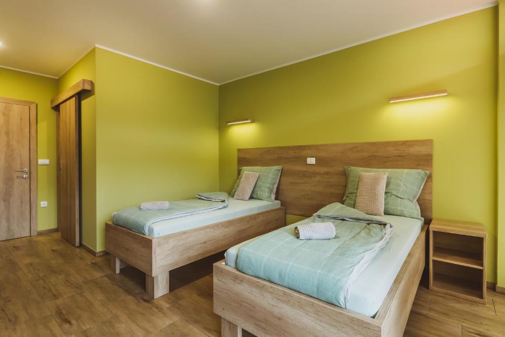 Postel nebo postele na pokoji v ubytování Center Vintgar