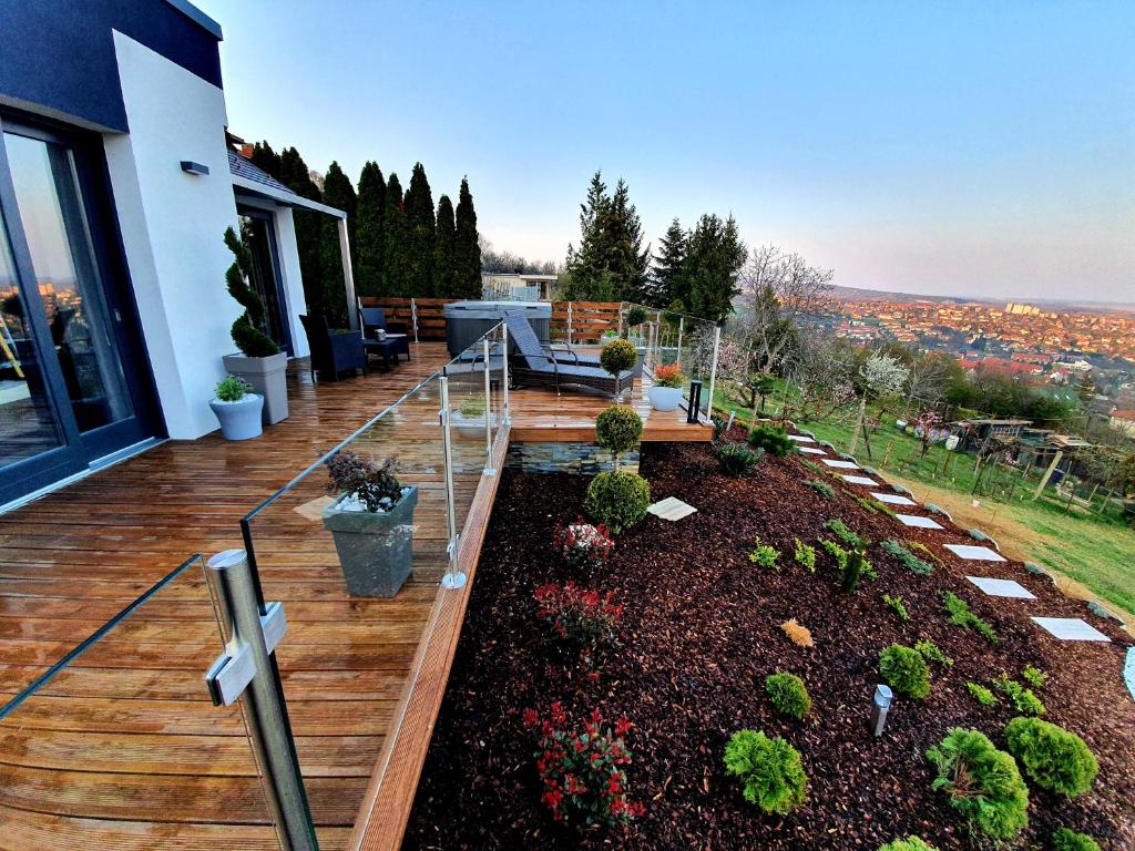 Zahrada ubytování Bagoly Wellness Apartman