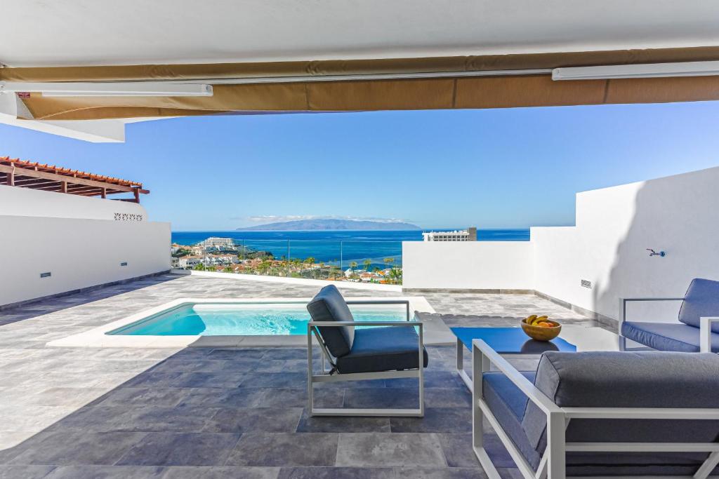 Villa mit Poolblick in der Unterkunft Magnífico Bungalow con Vista Panorámica y Piscina Privada in Acantilado de los Gigantes