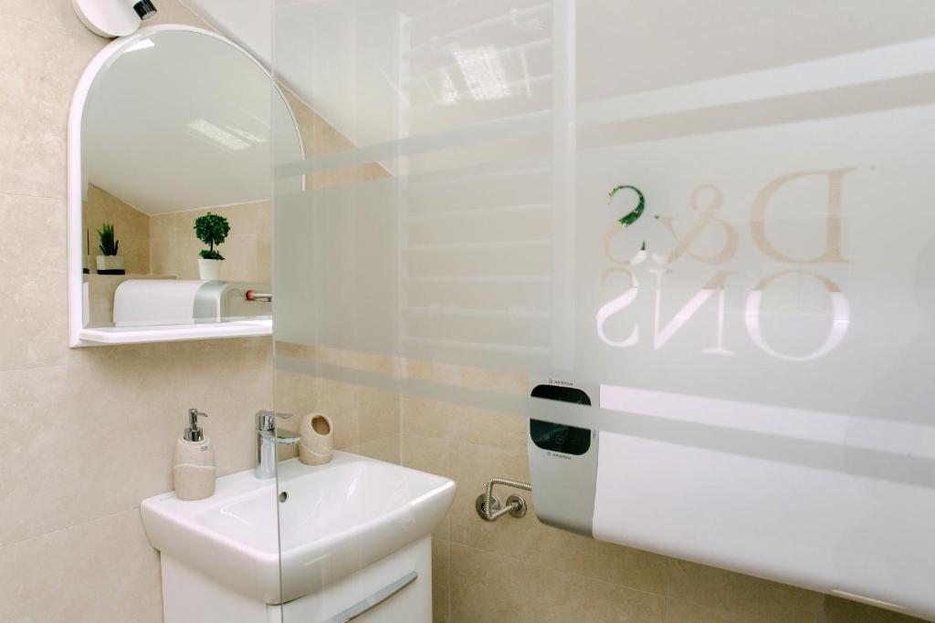 D & Sons Apartments - 11