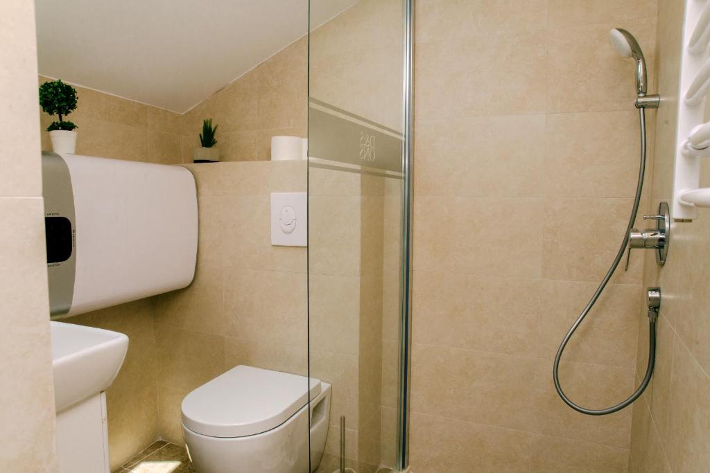 D & Sons Apartments - 12