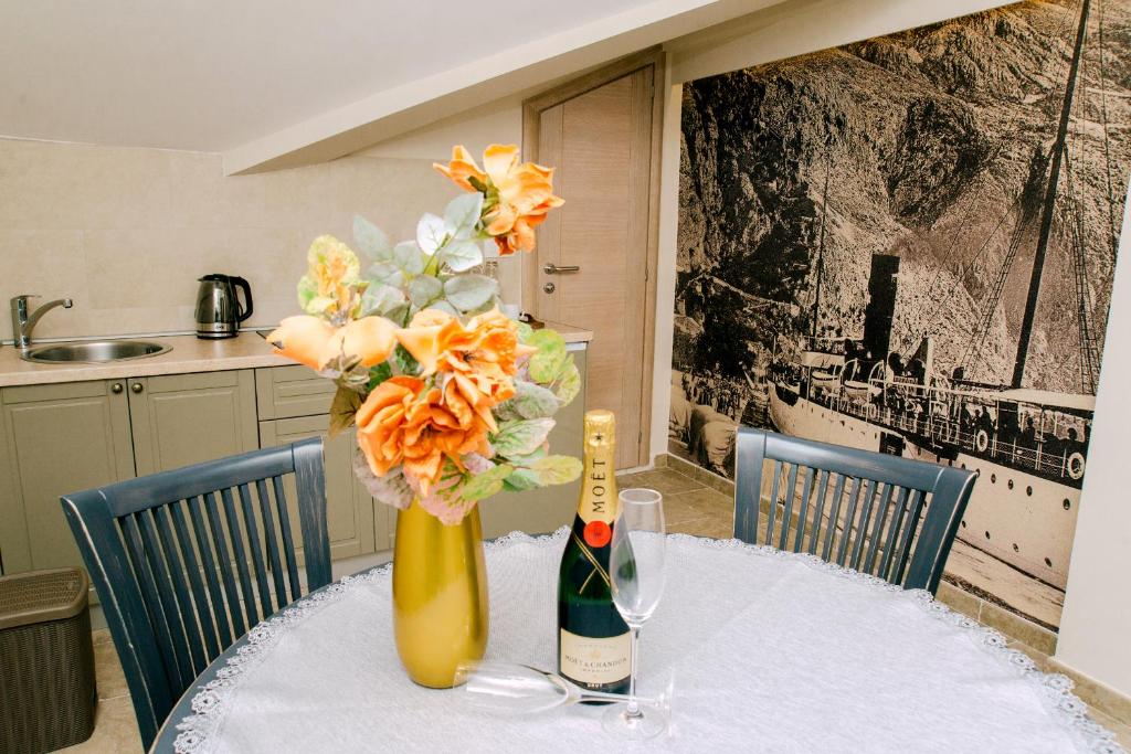 D & Sons Apartments - 8