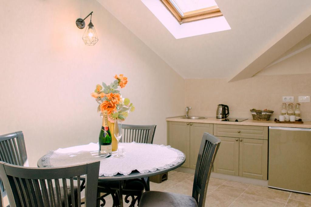 D & Sons Apartments - 9