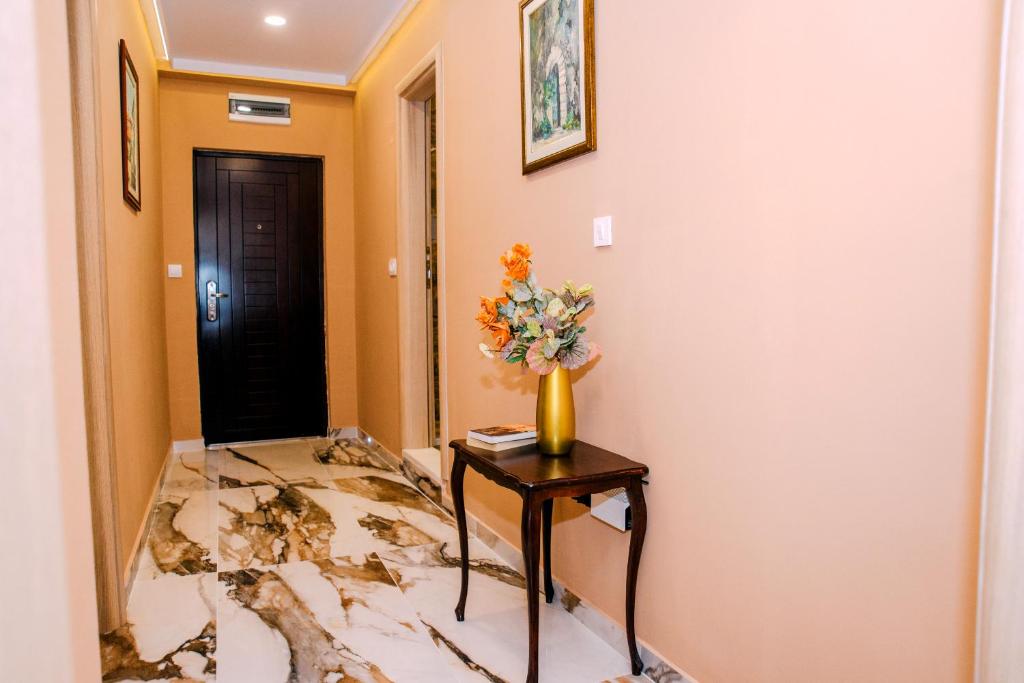 D & Sons Apartments - 14