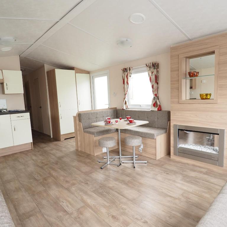 Kuchyň nebo kuchyňský kout v ubytování Camping De Binnenvaart Superior Chalet