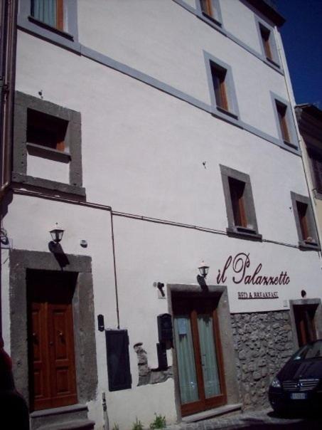 The building in which a panziókat is located