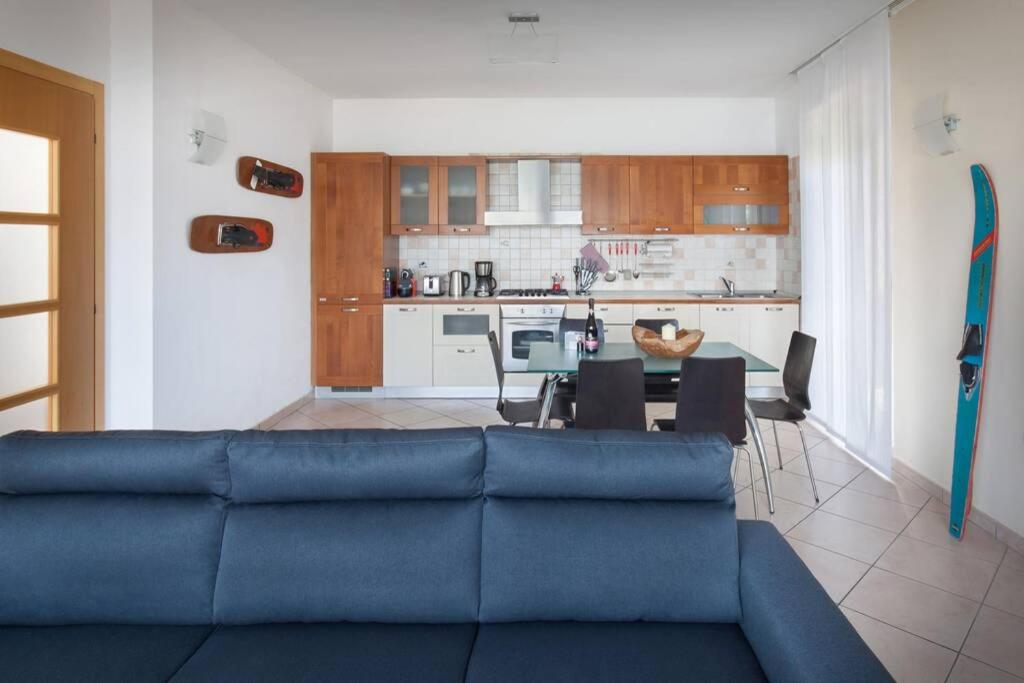 Kuchyňa alebo kuchynka v ubytovaní Villa Mimosa-Con piscina e vista lago