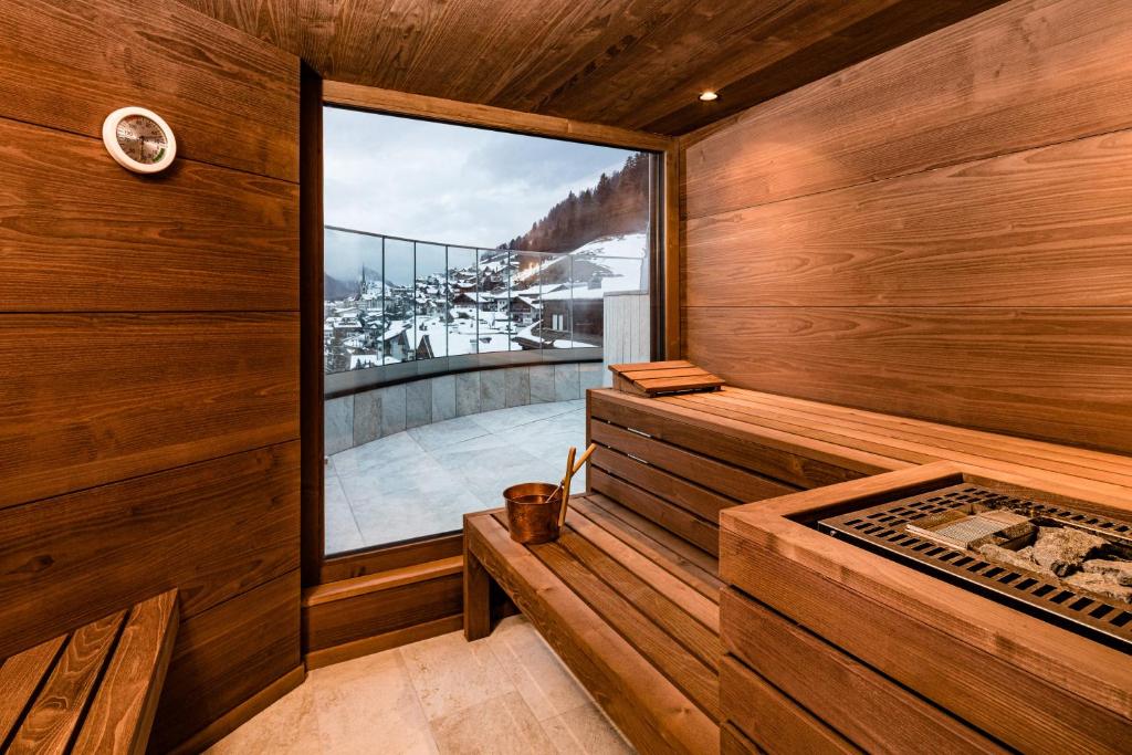 Fotografia z galérie ubytovania Hotel Touring Dolomites v destinácii Santa Cristina in Val Gardena